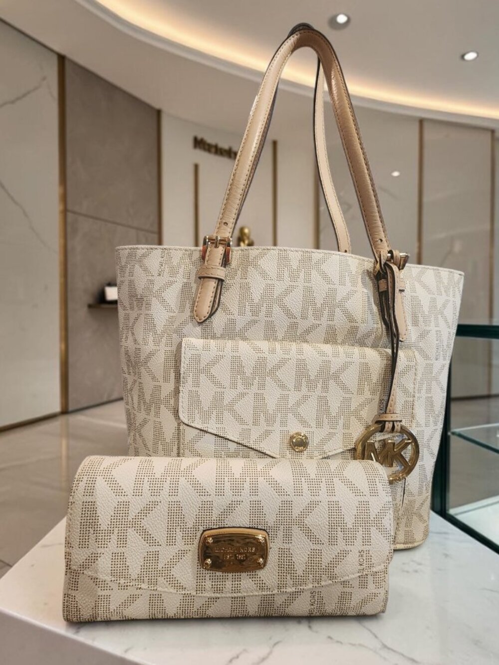 Michael Kors Signature Tote & Wallet Set